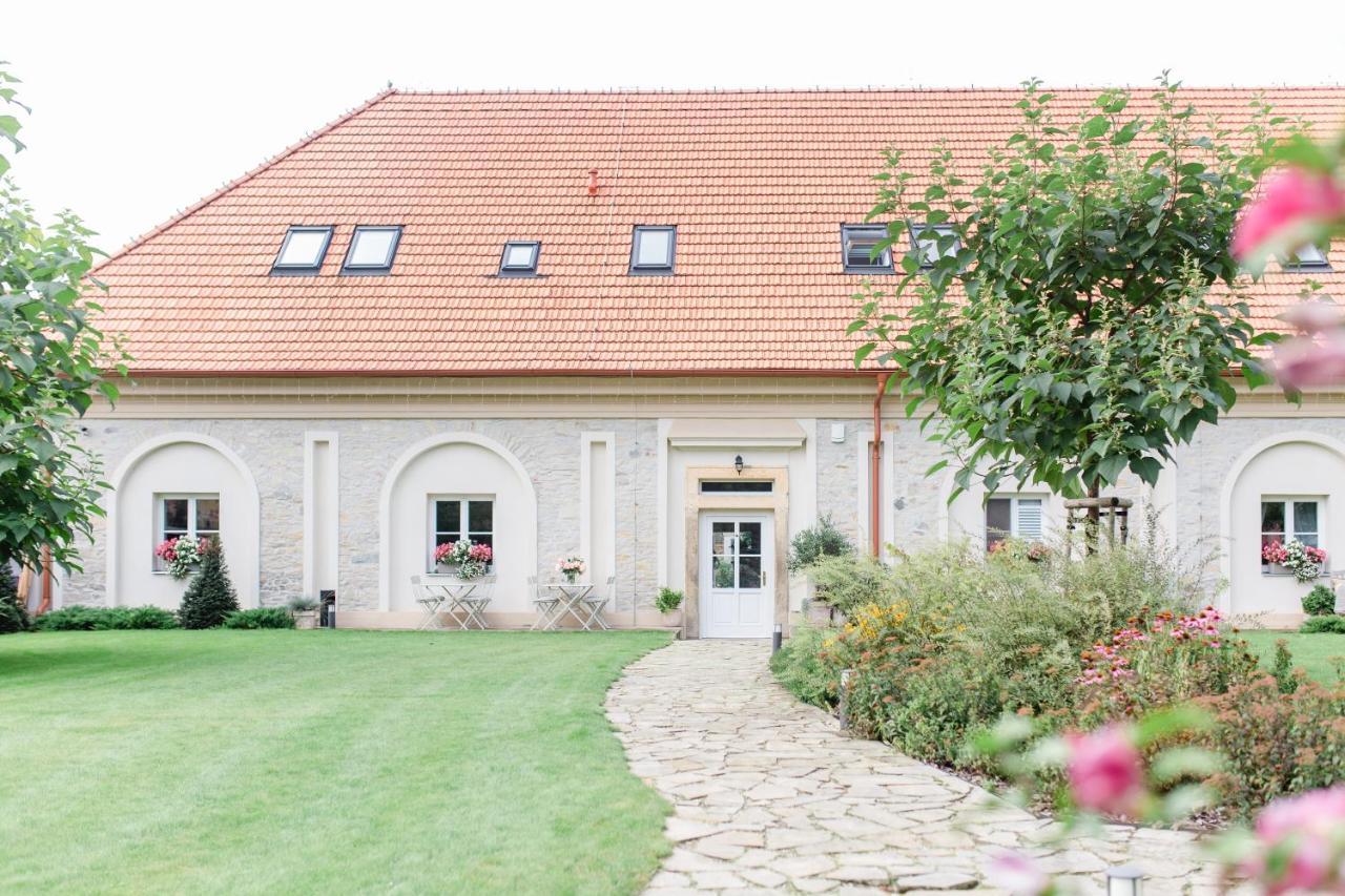 Hotel Na Kmíně Obristvi Exterior foto