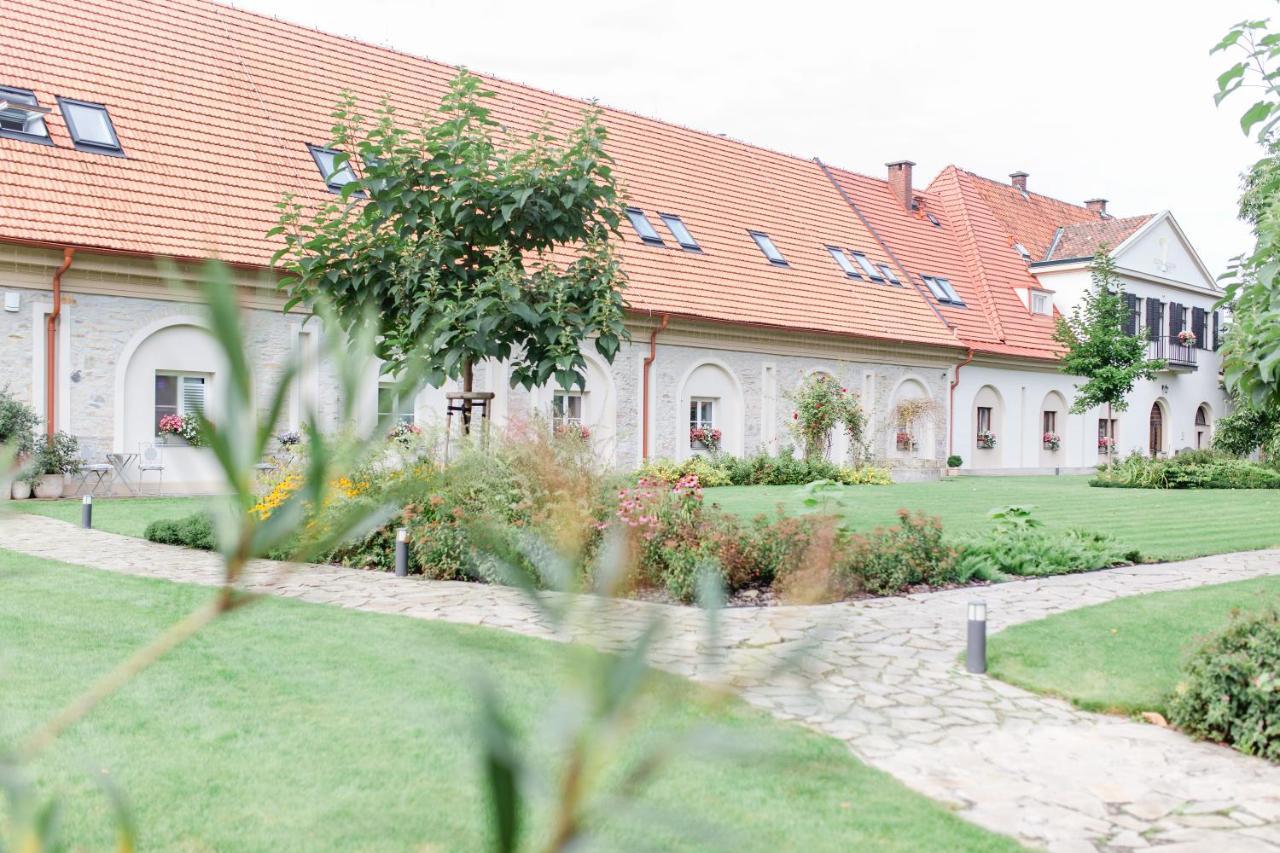 Hotel Na Kmíně Obristvi Exterior foto
