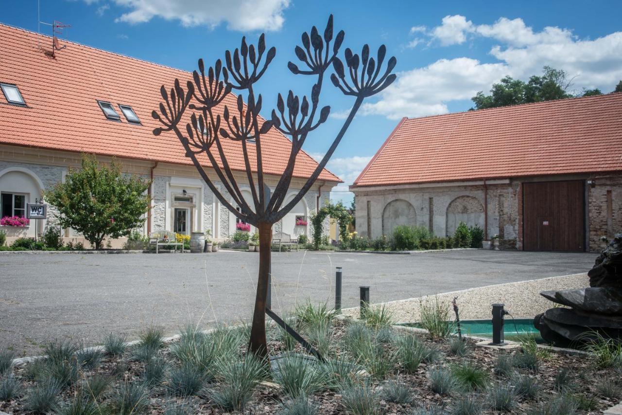 Hotel Na Kmíně Obristvi Exterior foto
