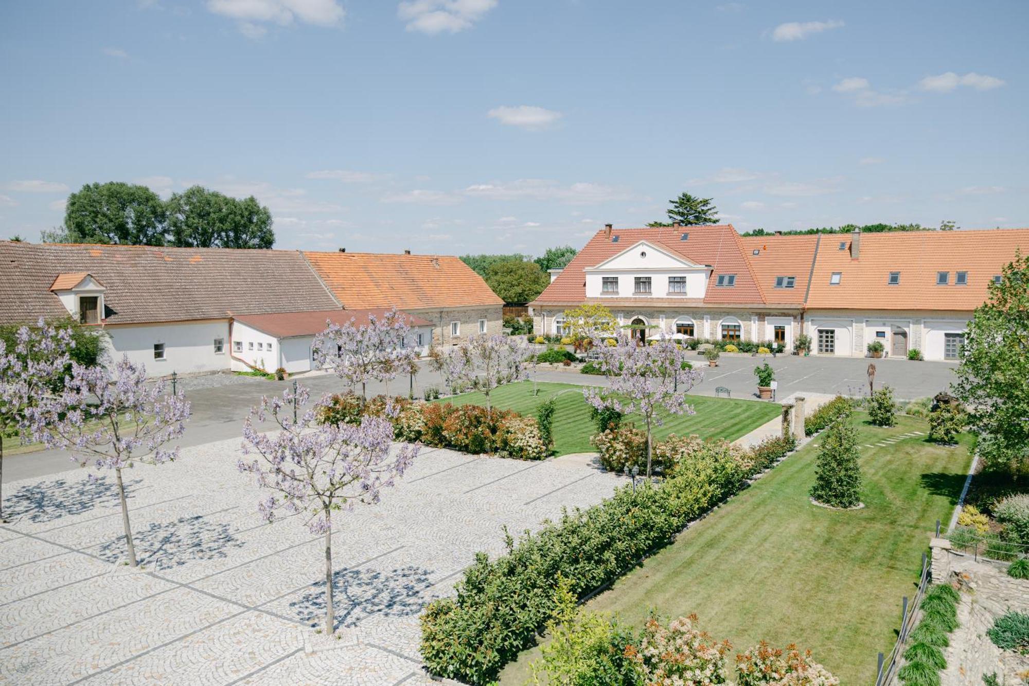 Hotel Na Kmíně Obristvi Exterior foto